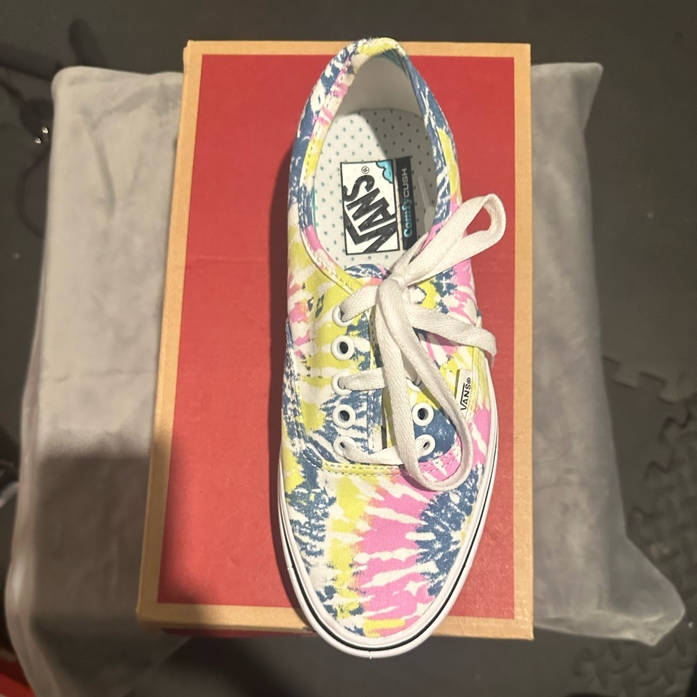 Gently worn Comfycush Authent Vans!!